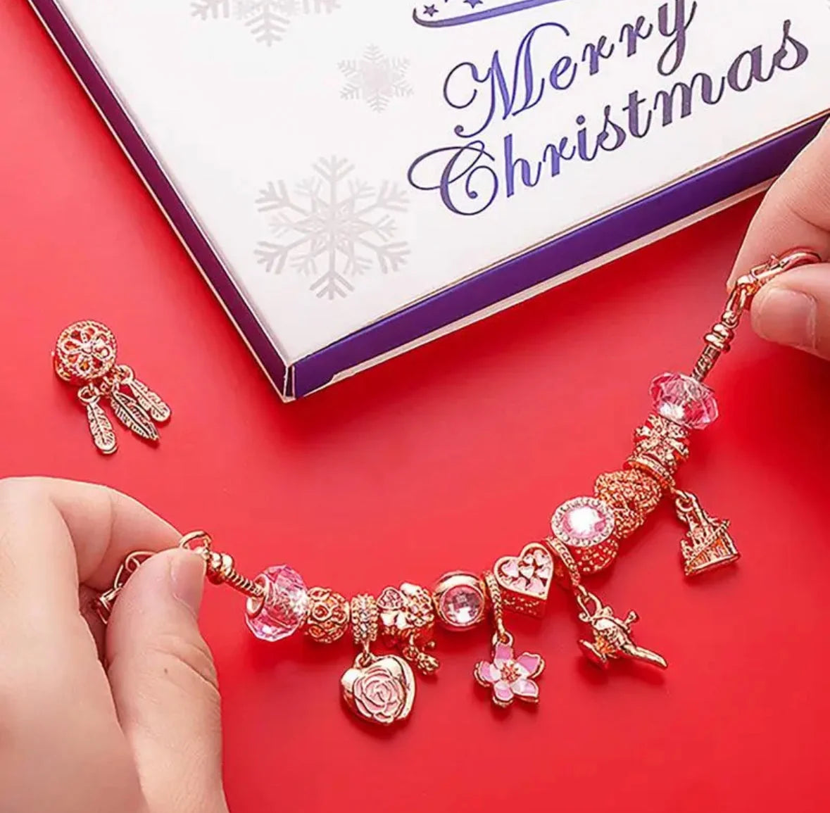 Glitzer Charms Armband Adventskalender | mit 24 Einzigartigen Anhängern | Perfektes Geschenk für Weihnachten