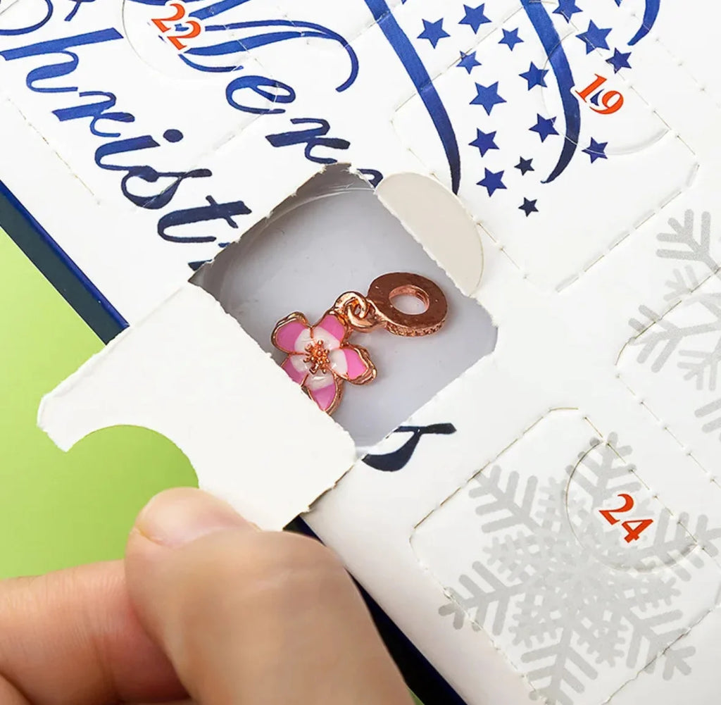 Glitzer Charms Armband Adventskalender | mit 24 Einzigartigen Anhängern | Perfektes Geschenk für Weihnachten